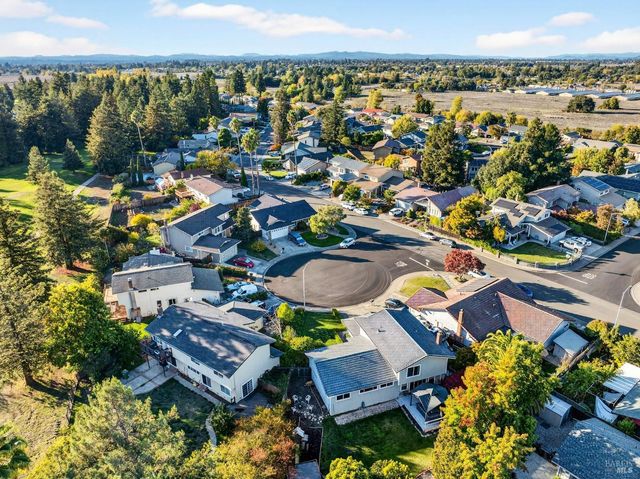 4406 Hedge Ct, Rohnert Park, CA 94928