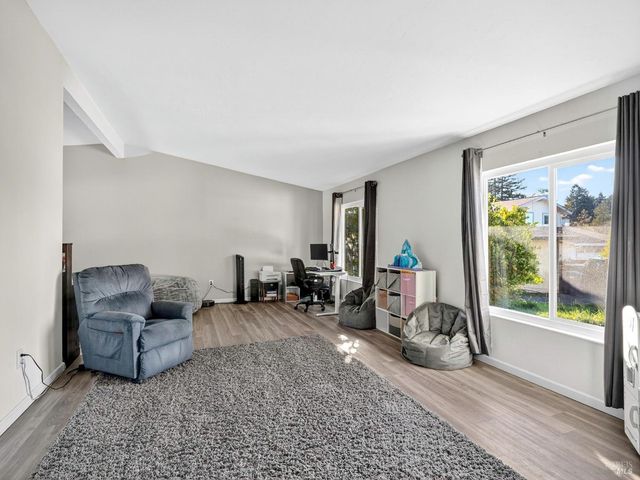 4406 Hedge Ct, Rohnert Park, CA 94928