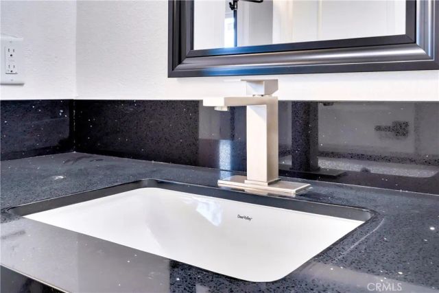 2670 N Sage Avenue, Landers, CA 92285