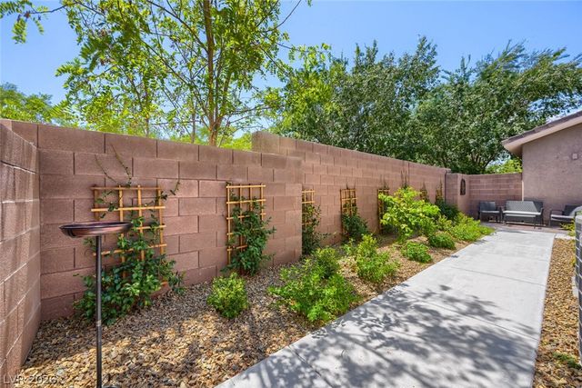 10505 Howling Coyote Avenue, Las Vegas, NV 89135
