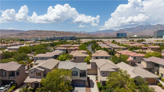 10505 Howling Coyote Avenue, Las Vegas, NV 89135