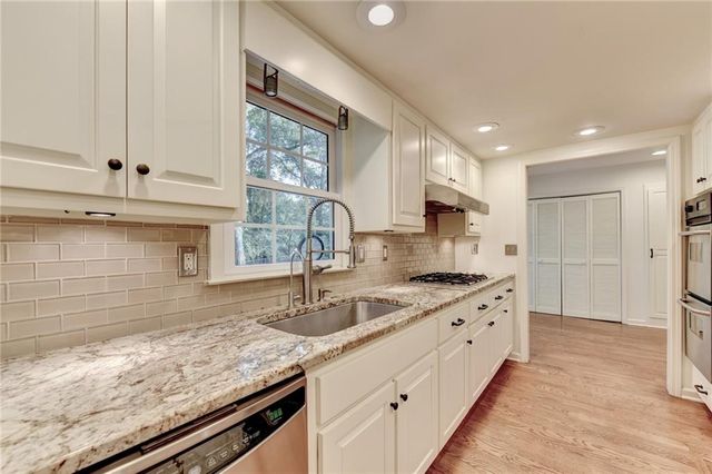 3852 Ivey Lane SW, Lilburn, GA 30047