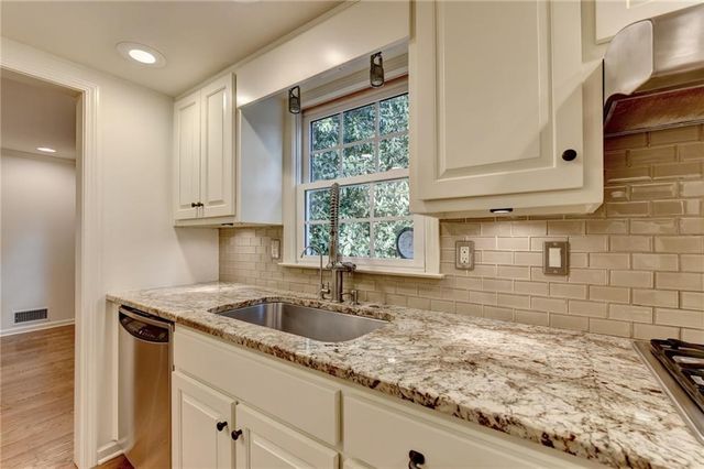 3852 Ivey Lane SW, Lilburn, GA 30047