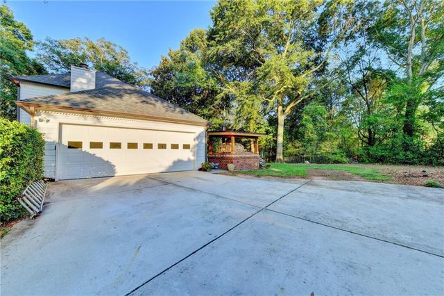 3852 Ivey Lane SW, Lilburn, GA 30047
