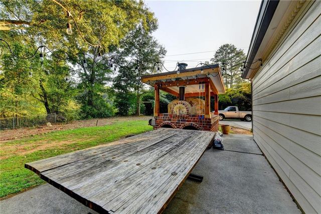 3852 Ivey Lane SW, Lilburn, GA 30047