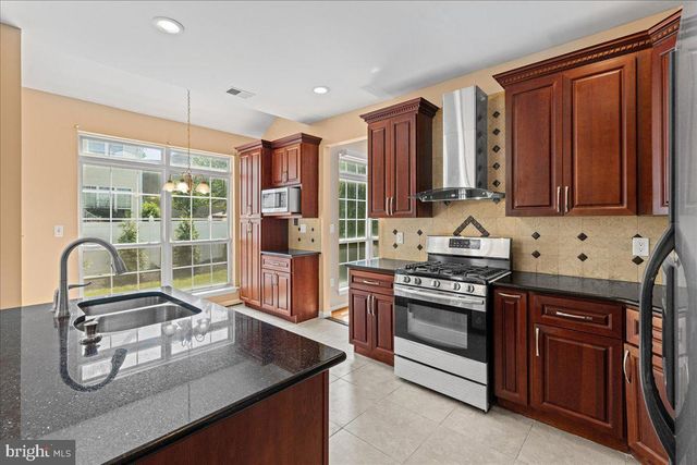 22 STANFORD DRIVE, Kendall Park, NJ 08824