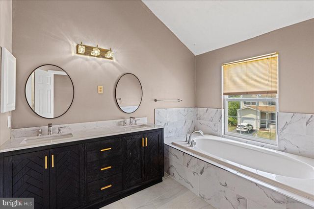 22 STANFORD DRIVE, Kendall Park, NJ 08824