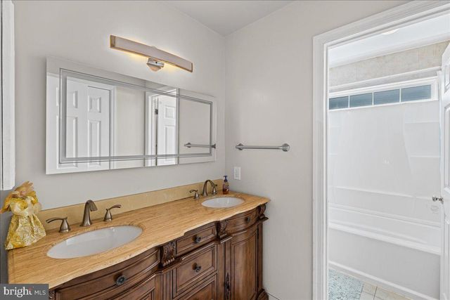 22 STANFORD DRIVE, Kendall Park, NJ 08824