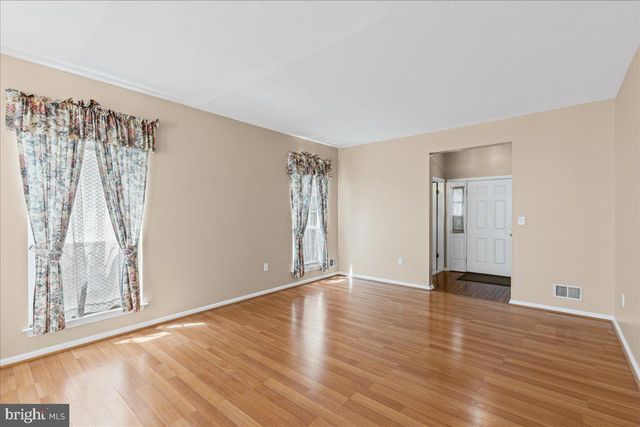 22 STANFORD DRIVE, Kendall Park, NJ 08824