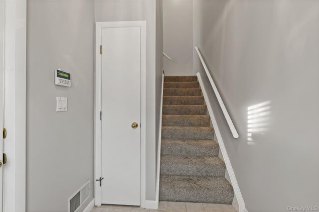 227 Panorama Court, Poughkeepsie, NY 12603