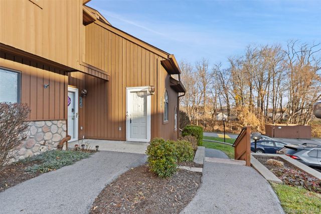 227 Panorama Court, Poughkeepsie, NY 12603