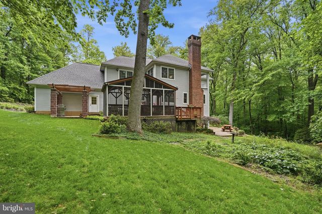 8605 CHERRY DR, Fairfax, VA 22031