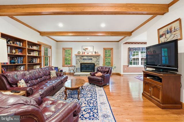 8605 CHERRY DR, Fairfax, VA 22031