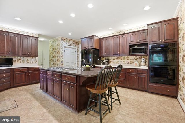 8605 CHERRY DR, Fairfax, VA 22031