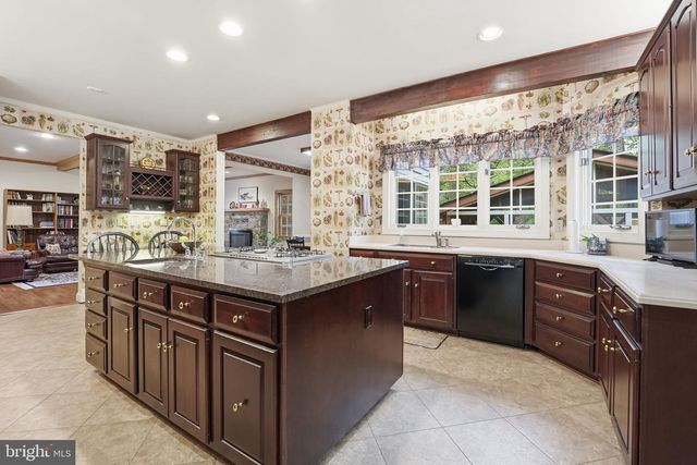8605 CHERRY DR, Fairfax, VA 22031