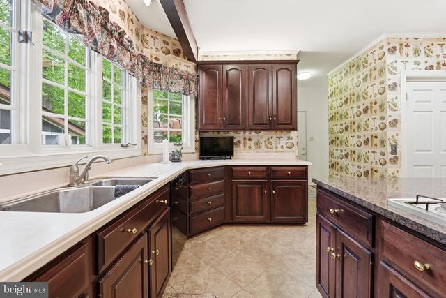 8605 CHERRY DR, Fairfax, VA 22031