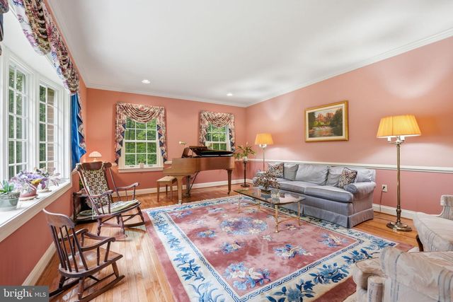 8605 CHERRY DR, Fairfax, VA 22031