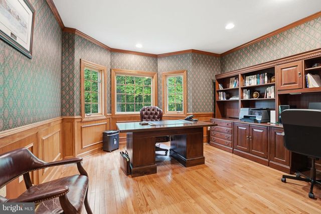 8605 CHERRY DR, Fairfax, VA 22031