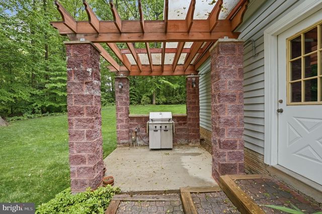 8605 CHERRY DR, Fairfax, VA 22031