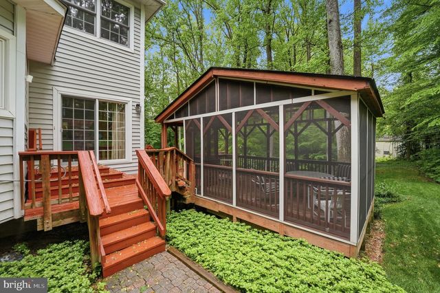 8605 CHERRY DR, Fairfax, VA 22031