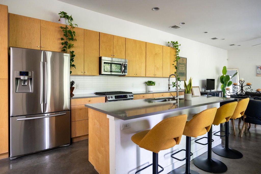 1302 S 5th ST B, Austin, TX 78704