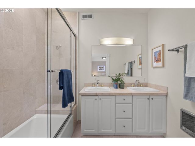 1232 Se BELMONT St, Portland, OR 97214