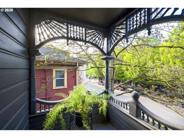 1232 Se BELMONT St, Portland, OR 97214