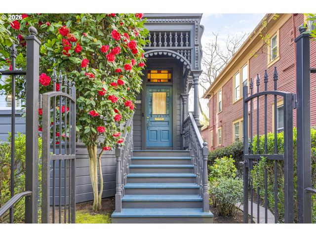 1232 Se BELMONT St, Portland, OR 97214