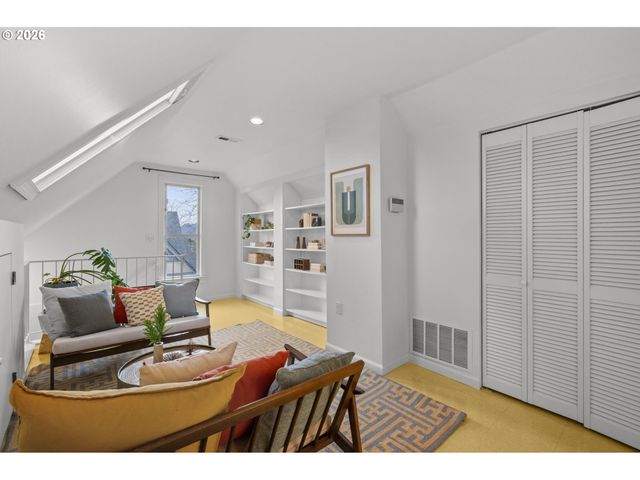 1232 Se BELMONT St, Portland, OR 97214