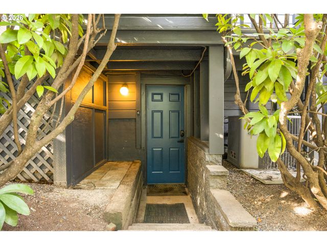 1232 Se BELMONT St, Portland, OR 97214