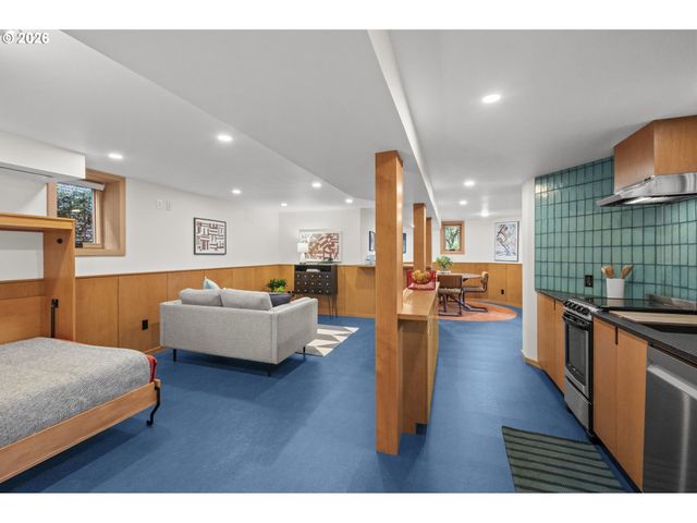 1232 Se BELMONT St, Portland, OR 97214