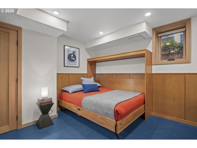 1232 Se BELMONT St, Portland, OR 97214