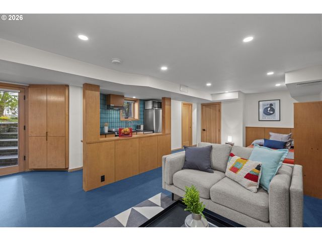 1232 Se BELMONT St, Portland, OR 97214