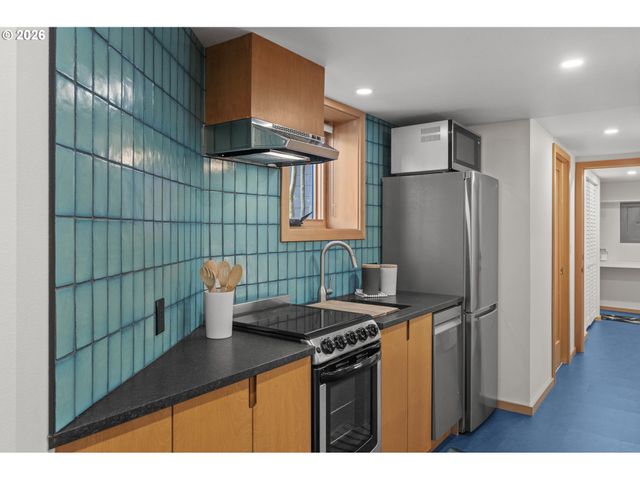 1232 Se BELMONT St, Portland, OR 97214