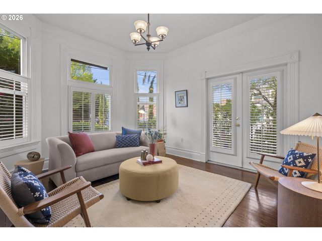 1232 Se BELMONT St, Portland, OR 97214