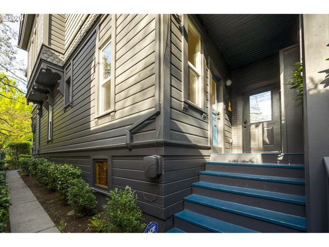 1232 Se BELMONT St, Portland, OR 97214