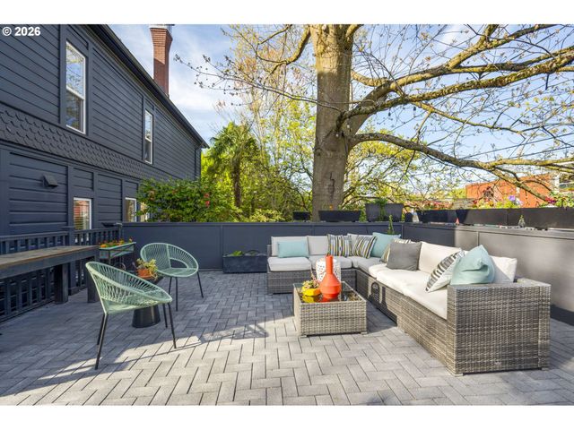 1232 Se BELMONT St, Portland, OR 97214