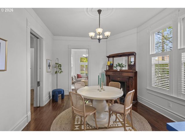 1232 Se BELMONT St, Portland, OR 97214