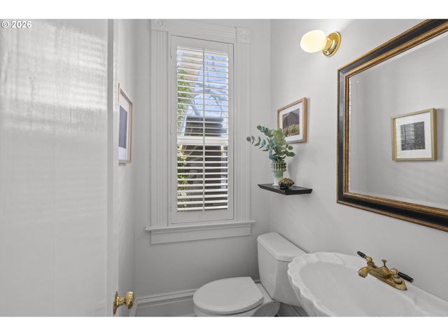 1232 Se BELMONT St, Portland, OR 97214