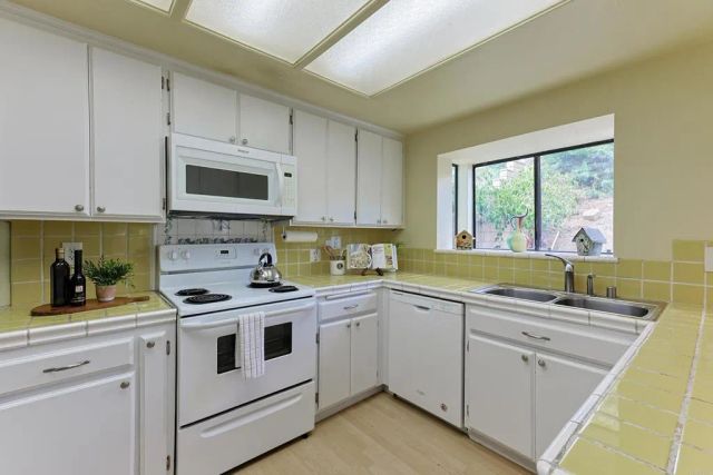 8022 High Street, La Mesa, CA 91941