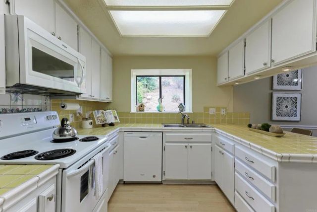 8022 High Street, La Mesa, CA 91941