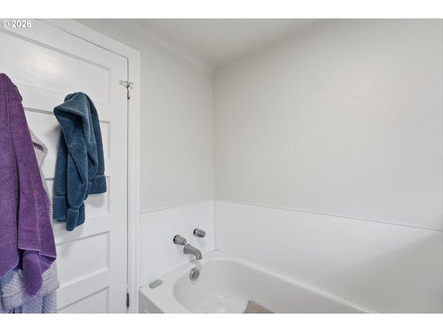 320 HIGH St, Oregon City, OR 97045