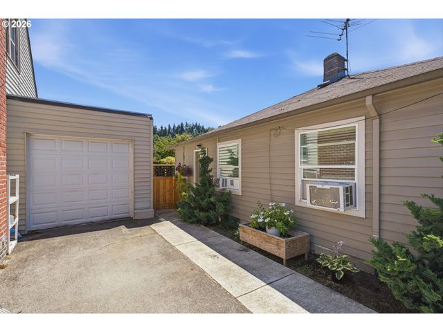 320 HIGH St, Oregon City, OR 97045