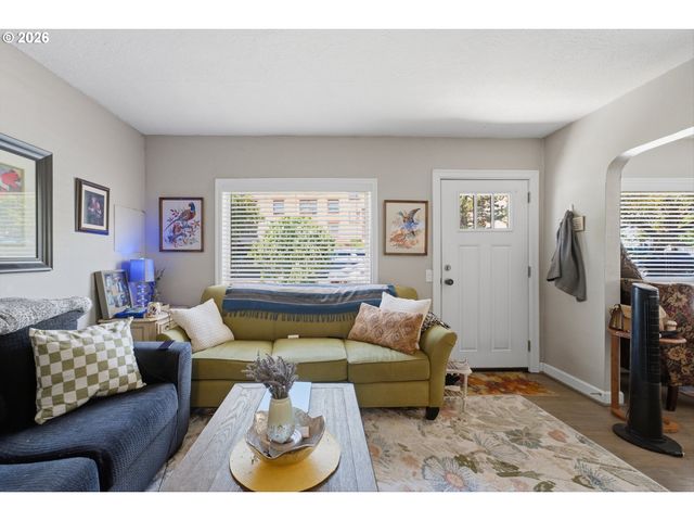 320 HIGH St, Oregon City, OR 97045