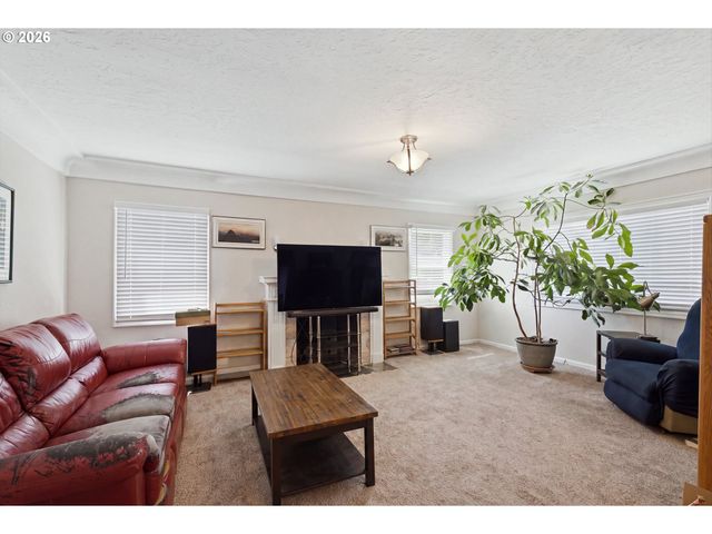 320 HIGH St, Oregon City, OR 97045