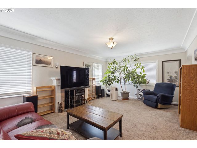 320 HIGH St, Oregon City, OR 97045