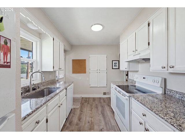 320 HIGH St, Oregon City, OR 97045