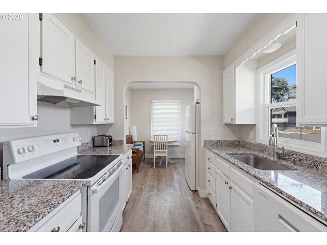 320 HIGH St, Oregon City, OR 97045
