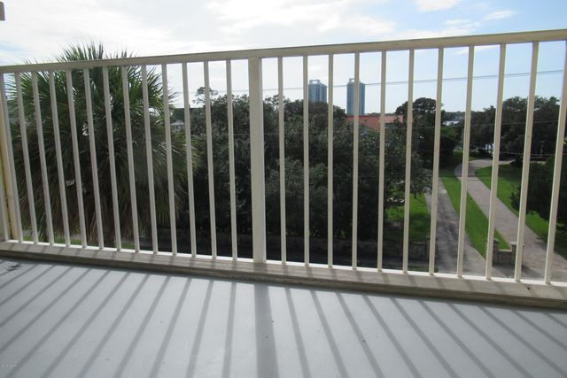 732 N Halifax Ave Apt 403, Daytona Beach, FL 32118