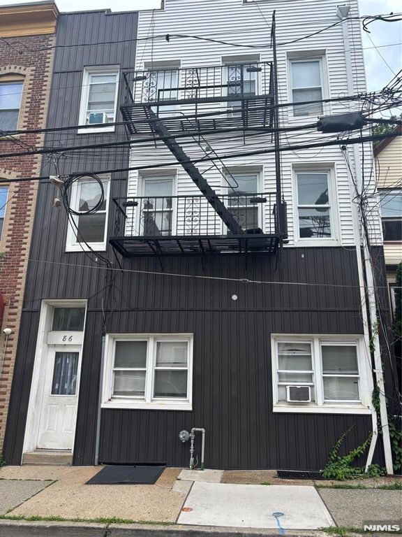 86 Center Street 1F, Clifton, NJ 07011